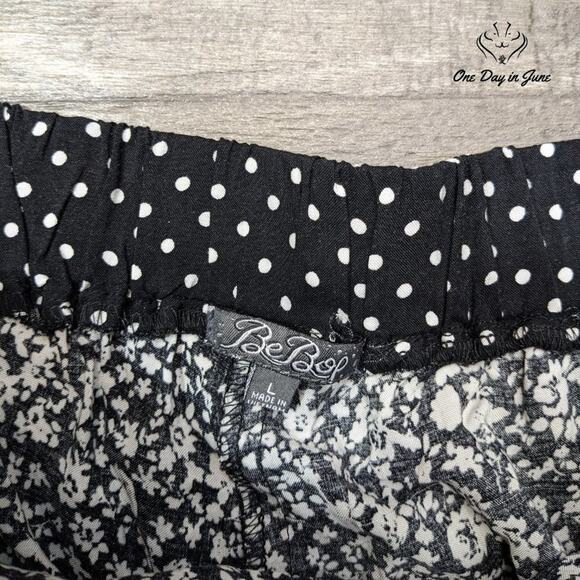 BeBop Lightweight Floral Shorts Size L - Picture 2 of 5